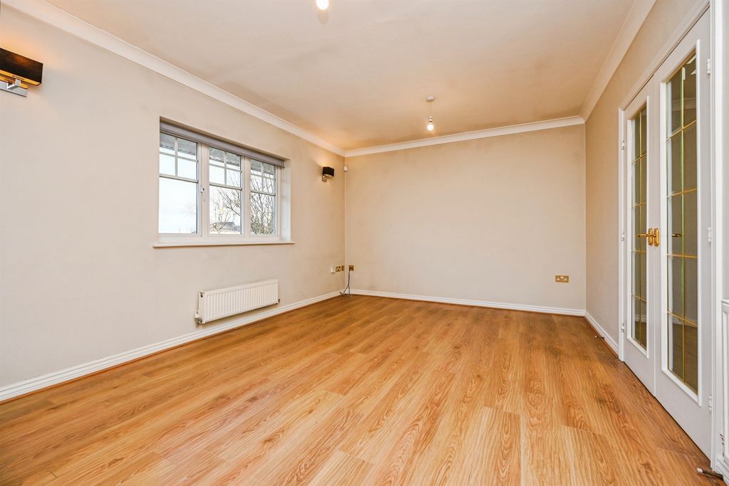 Property photo 2 of 21