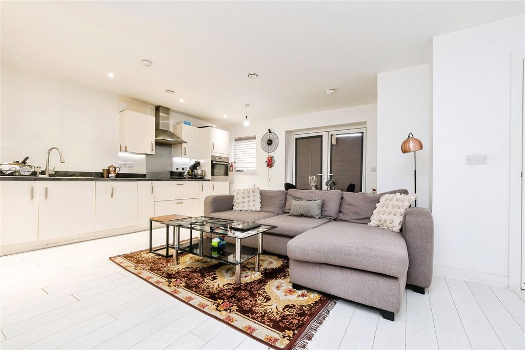 Property photo 3 of 23 Picture No. 10