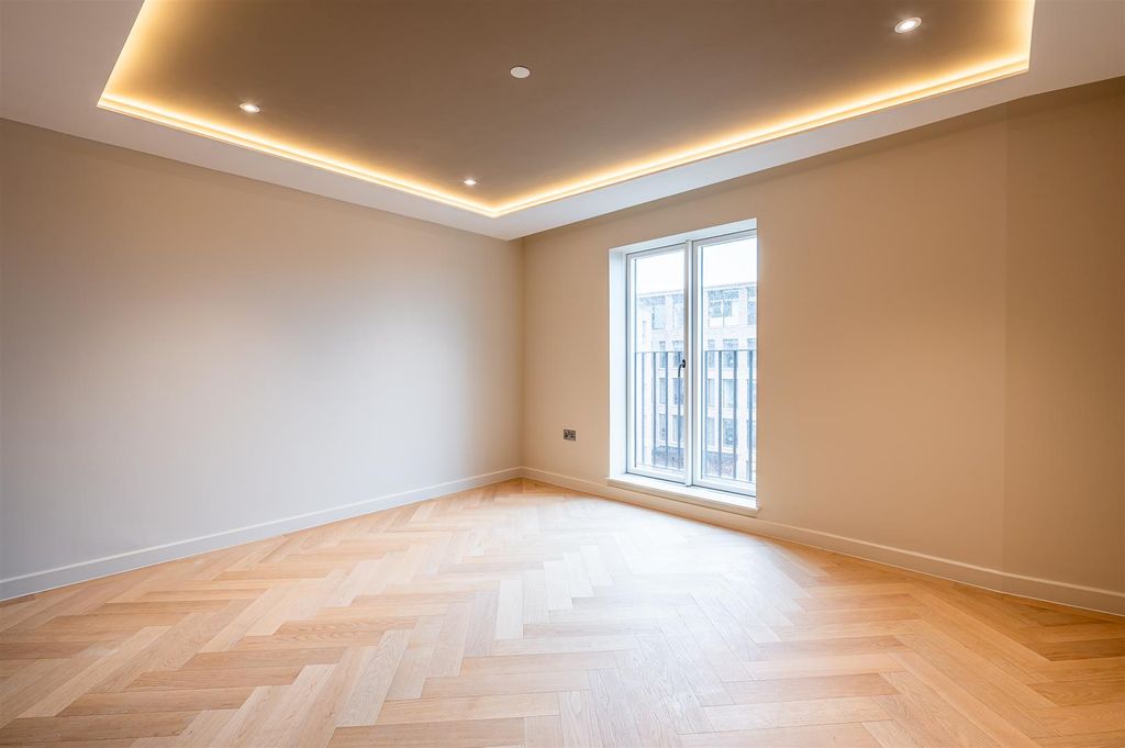 Property photo 3 of 10 Living/Dining Area