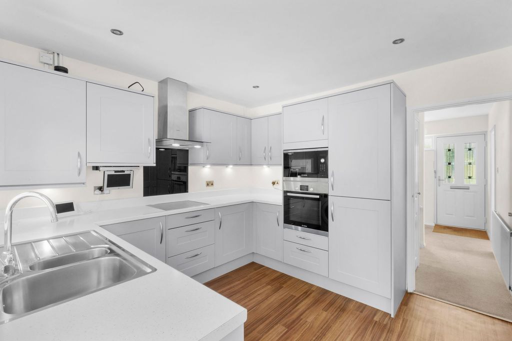 Property photo 2 of 16 Kitchen