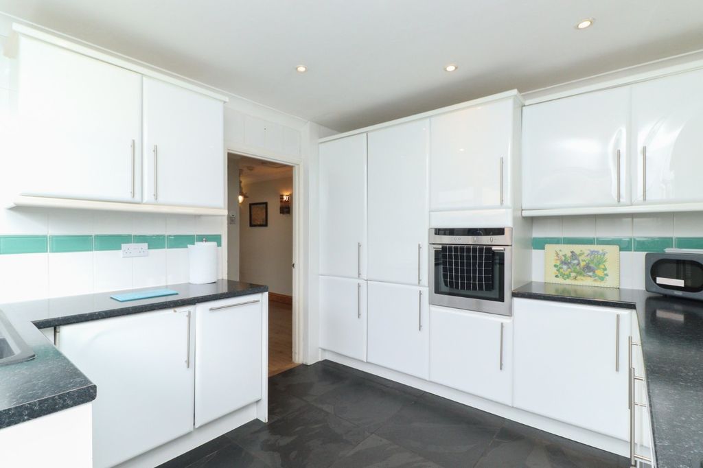 Property photo 3 of 15 Picture 3