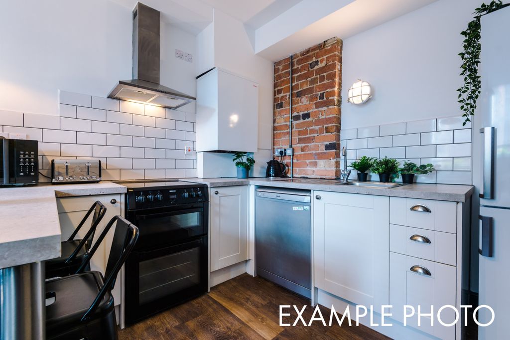 Property photo 3 of 10 Flat 2, Shoe And Boot, Example 4