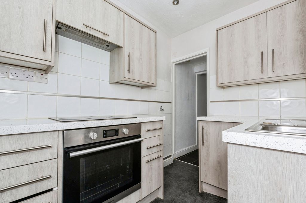 Property photo 2 of 17 Picture