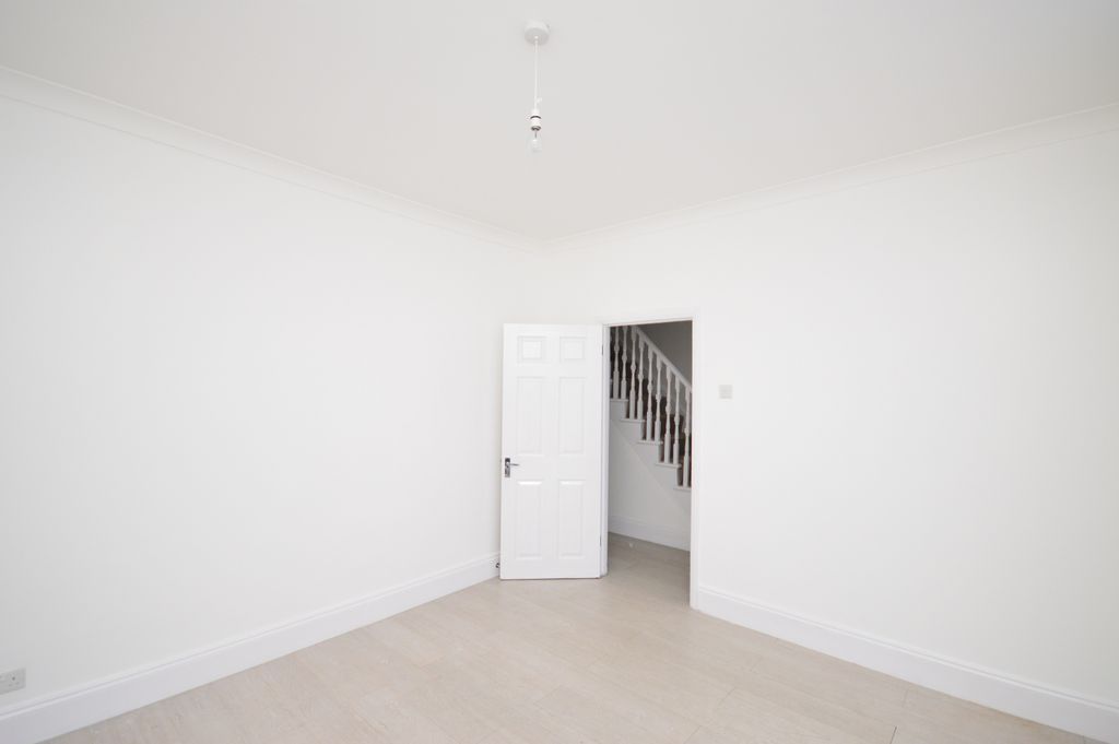 Property photo 2 of 11 Gallery