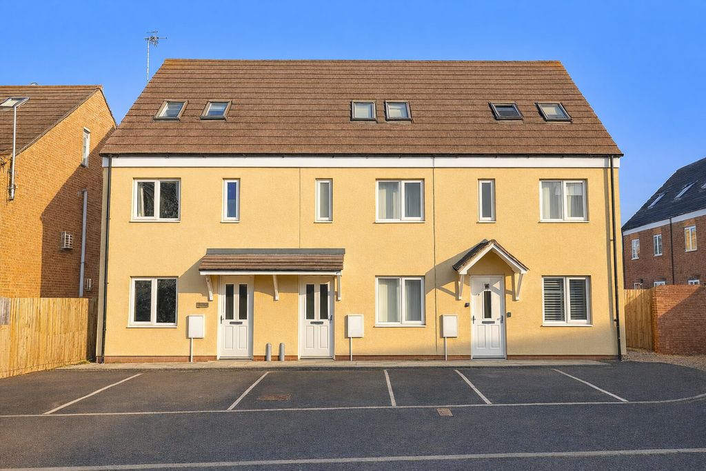 Property photo 1 of 18 Outside