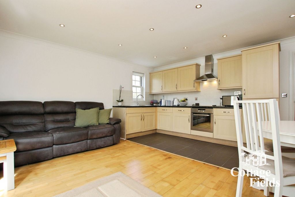 Property photo 3 of 10