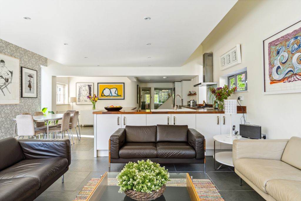 Additional image 8 of 5 bed detached house for saleThe Green, Edlesborough LU6