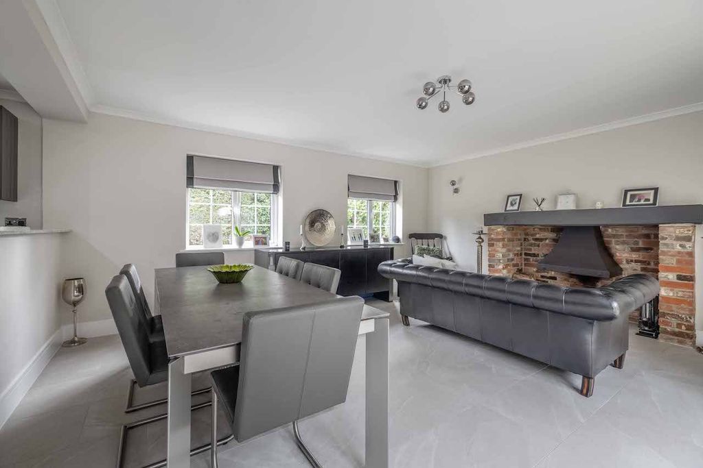 Property photo 3 of 29