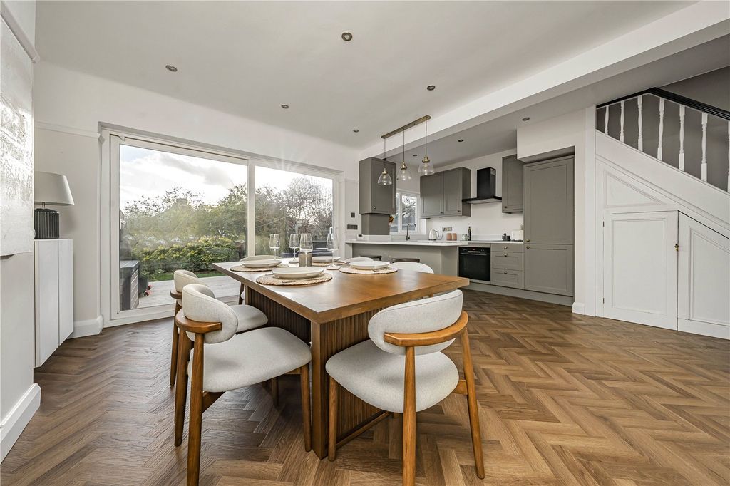 Property photo 1 of 11 Dining Room