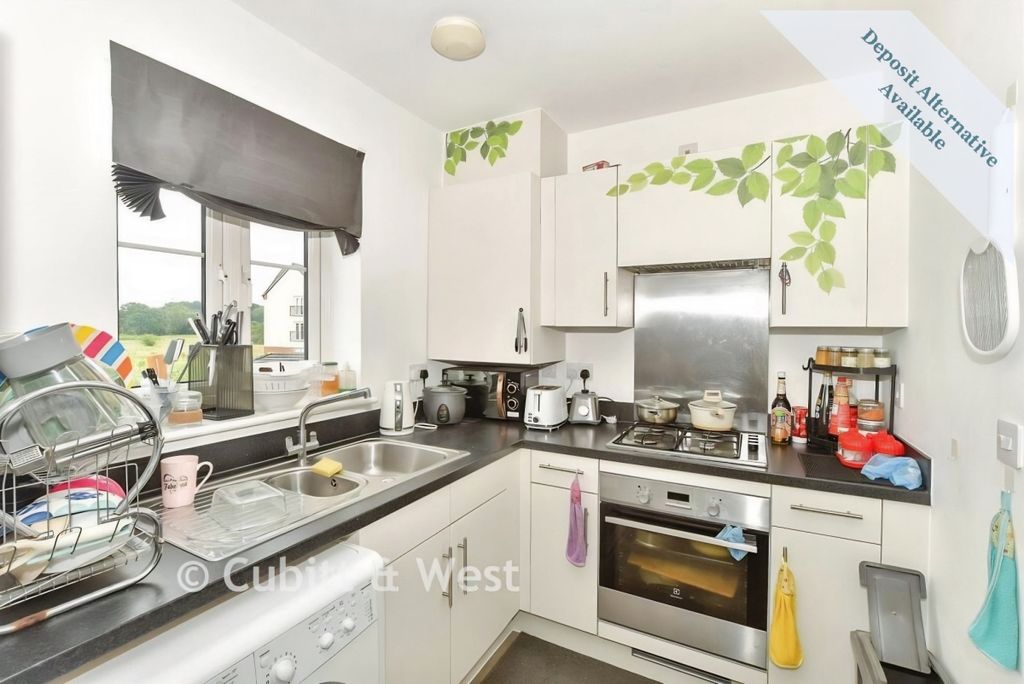 Property photo 3 of 10 Kitchen