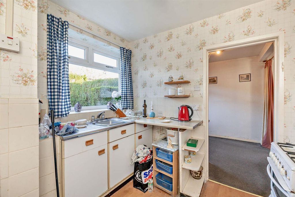 Property photo 3 of 8 8671092-Interior17-800.Jpg