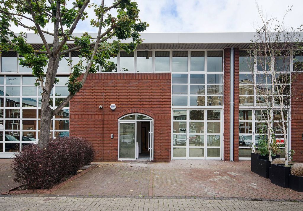 Property photo 2 of 11