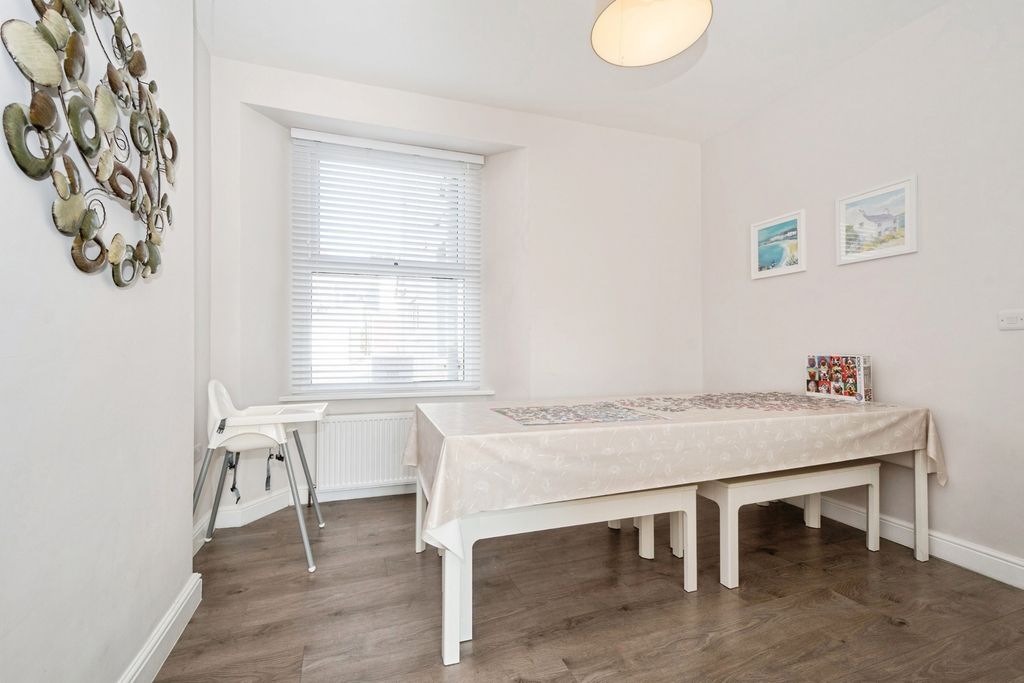 Property photo 3 of 34 Dining Area