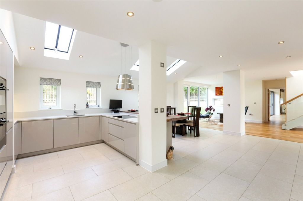 Property photo 2 of 19 Picture No. 23