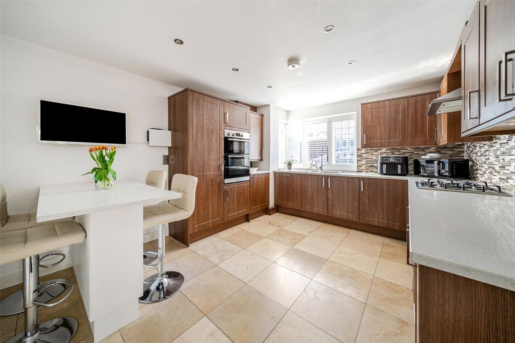 Property photo 3 of 21 Kitchen