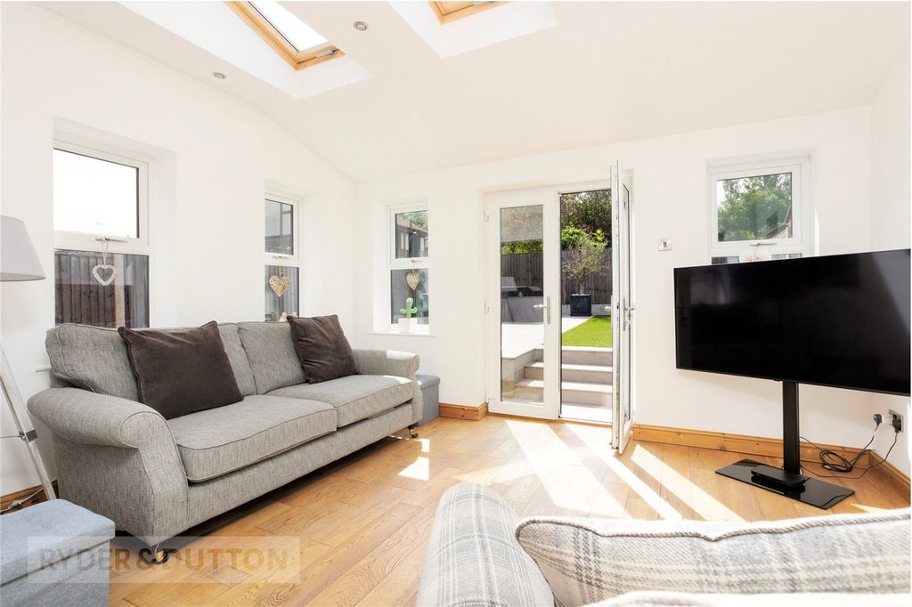 Property photo 3 of 31 Sitting Room