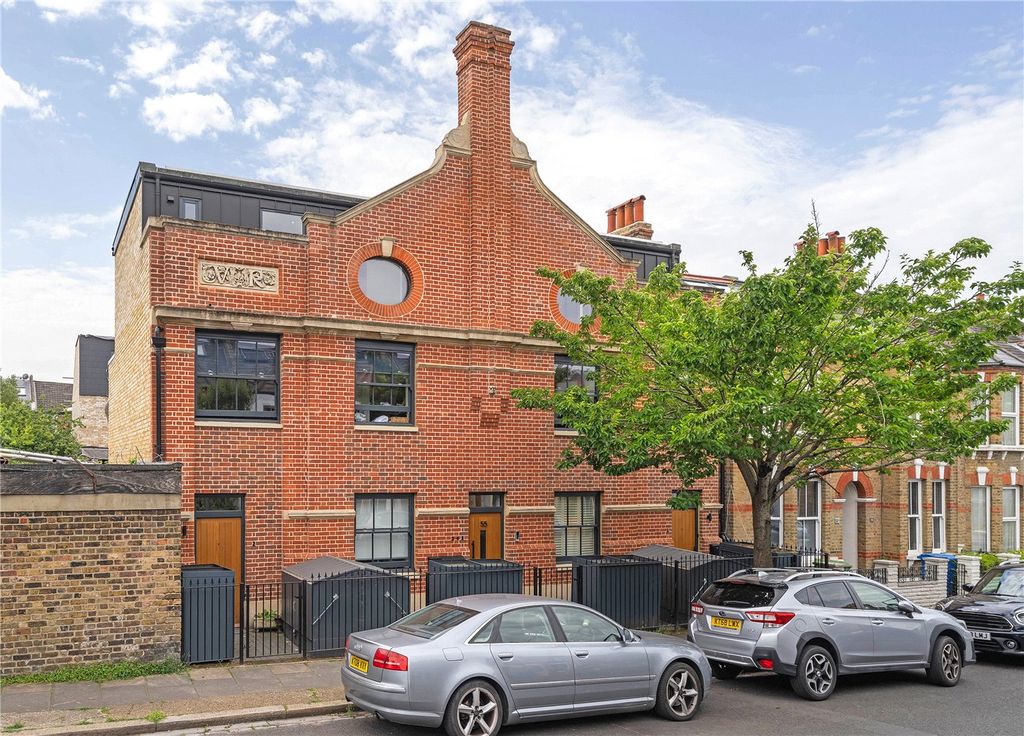 Property photo 1 of 12 External