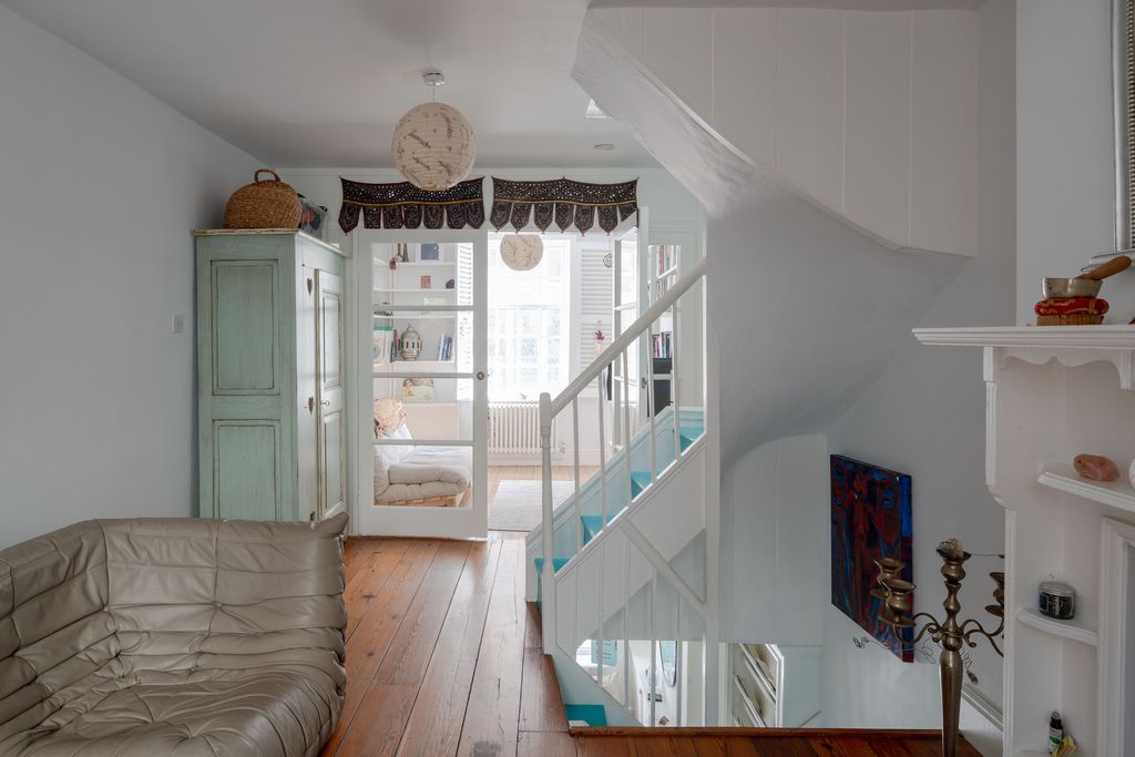 Property photo 3 of 27 311107 - Croft Road, Hastings Tn34 - High Res-04253.Jpg