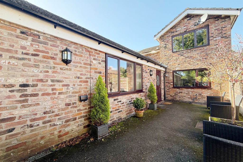 Property photo 1 of 17 (Main)