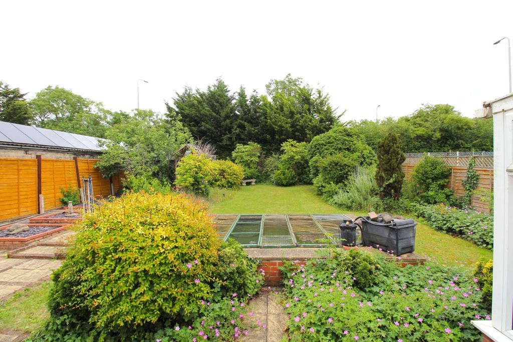 Property photo 2 of 18 Garden