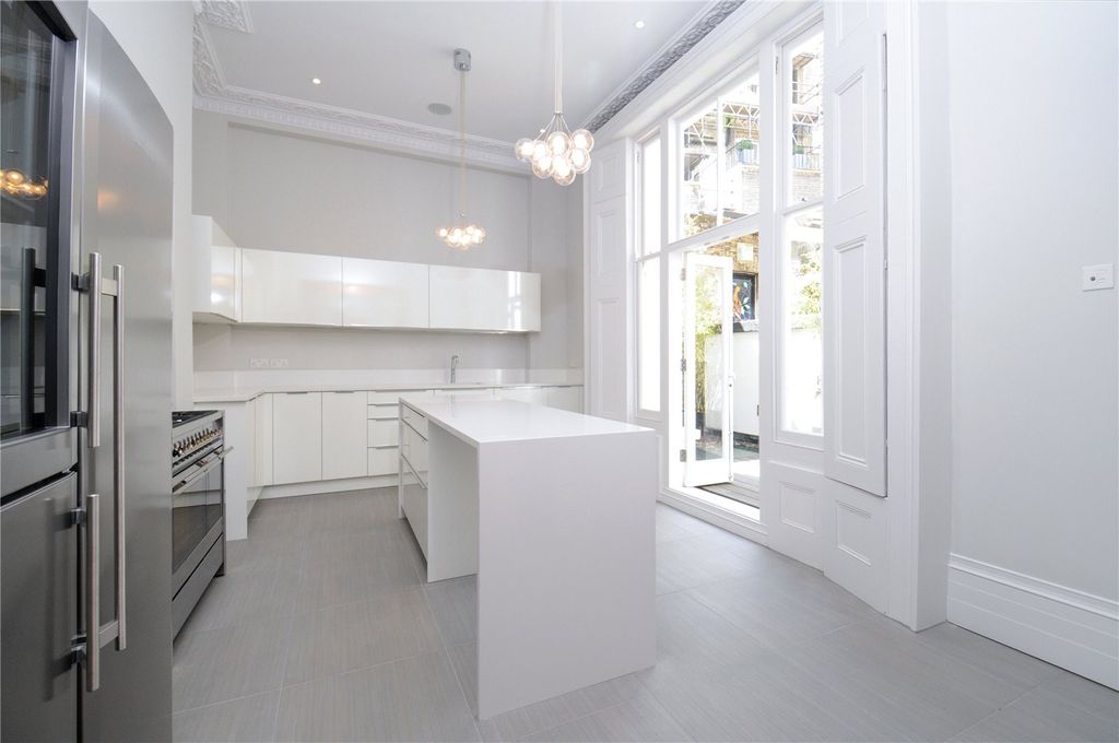 Property photo 2 of 8