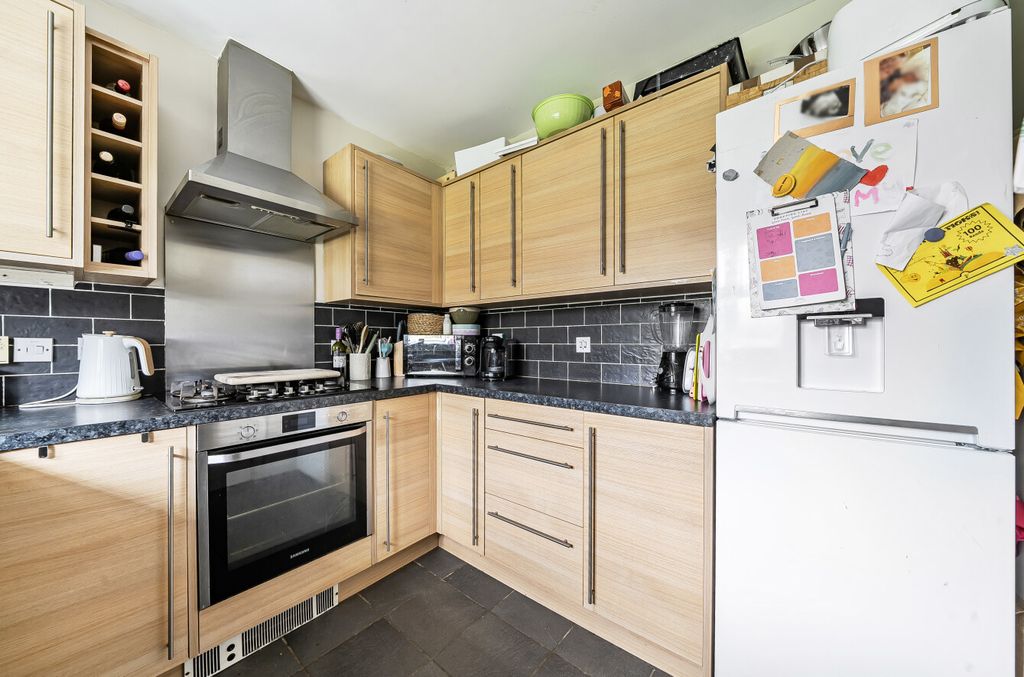 Property photo 3 of 16 1434788-10-69cd46...