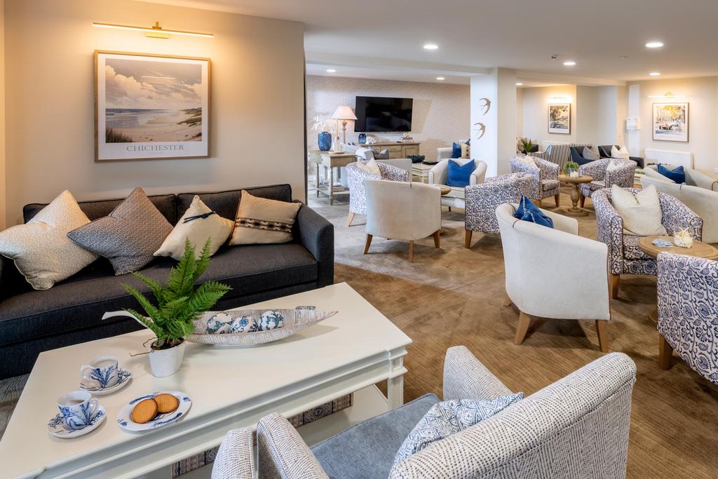 Property photo 2 of 17 Communal Lounge