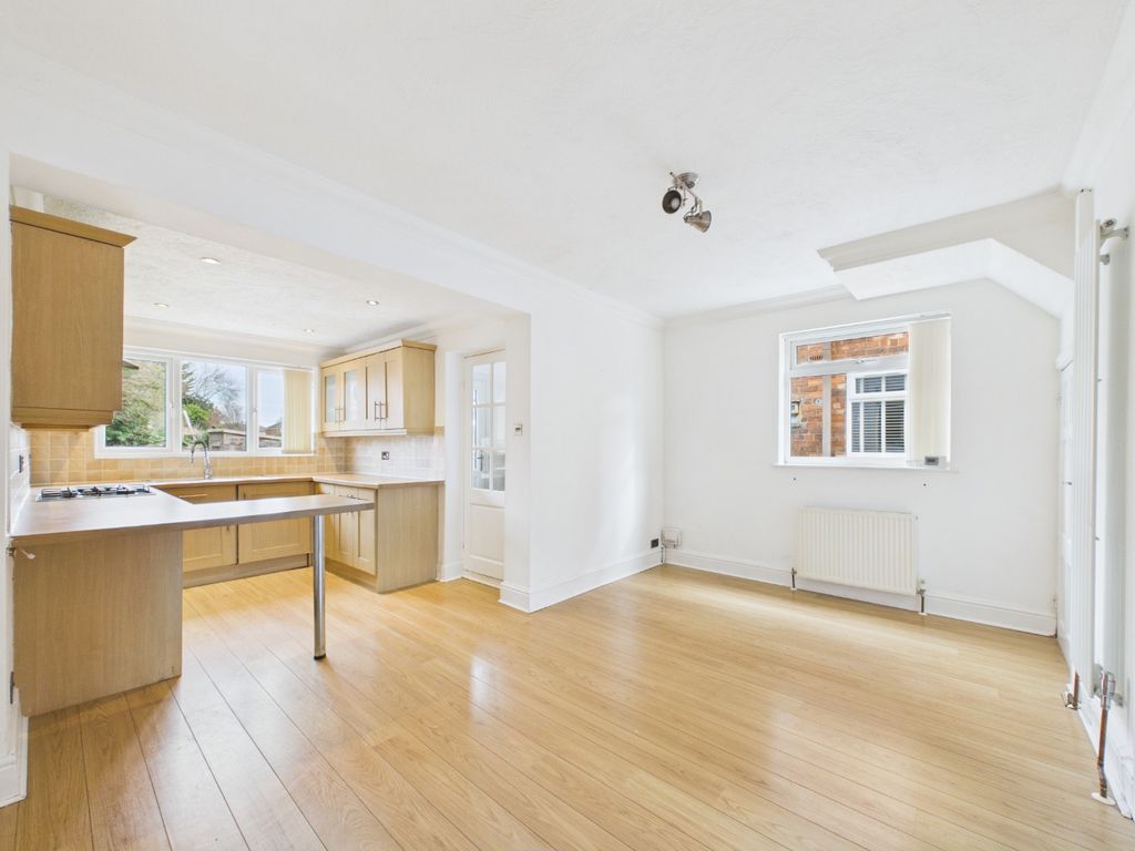 Property photo 3 of 14 4934547