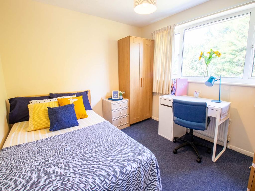 Property photo 2 of 16 Bedroom