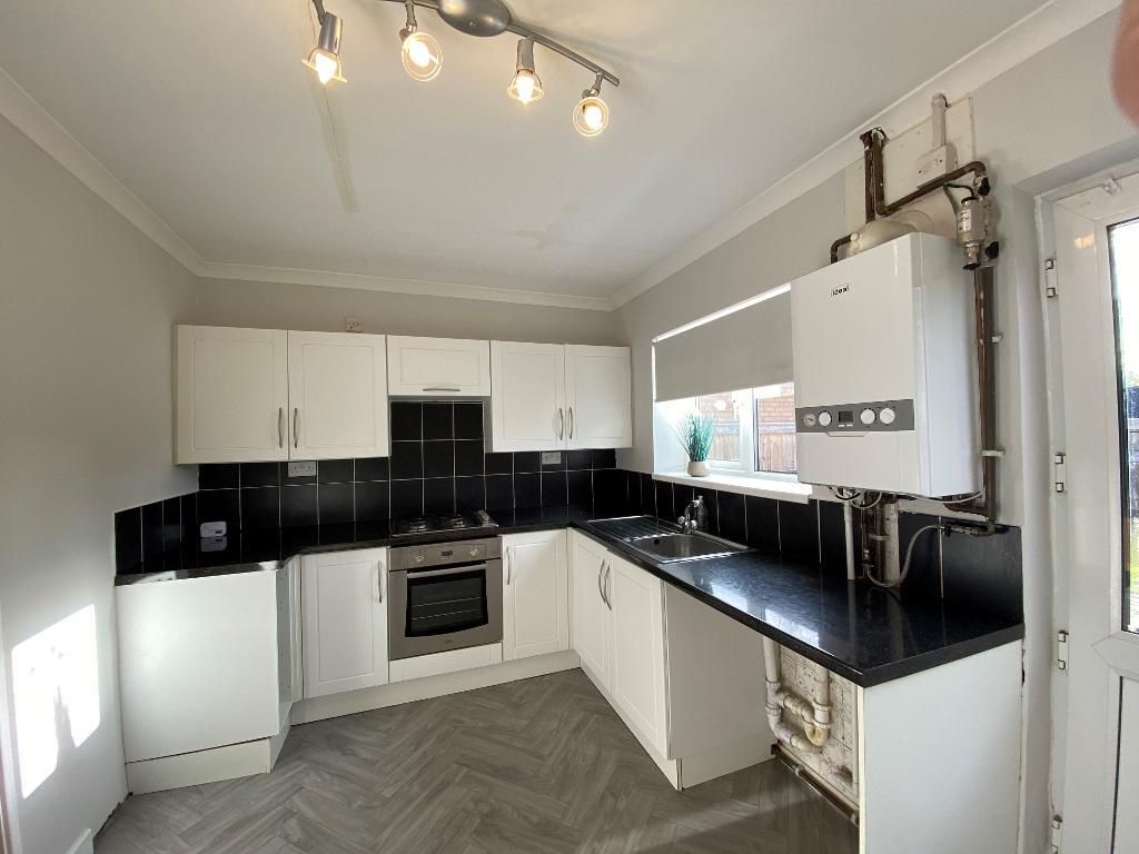Property photo 2 of 9 Kitchen