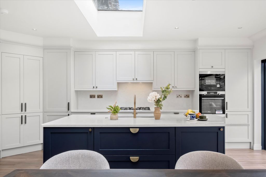 Property photo 2 of 15 Image