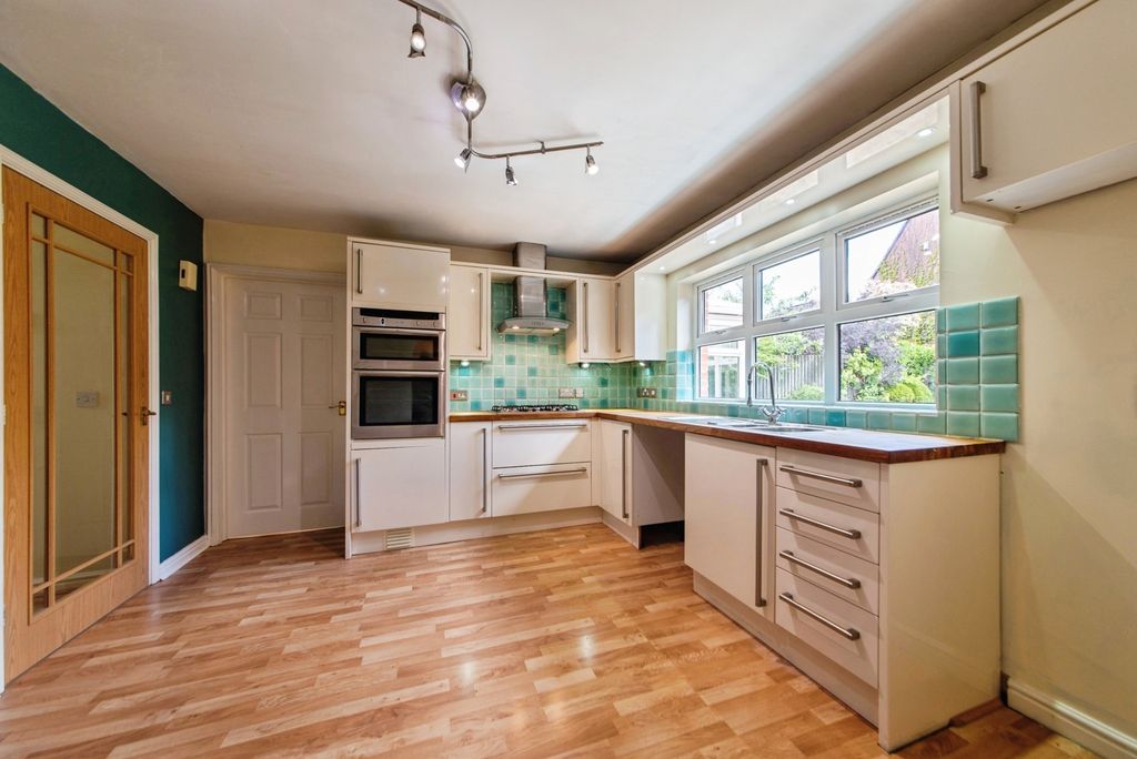 Property photo 2 of 21 Pbox-Img.Jpg
