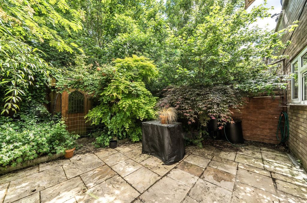 Property photo 3 of 11 Garden