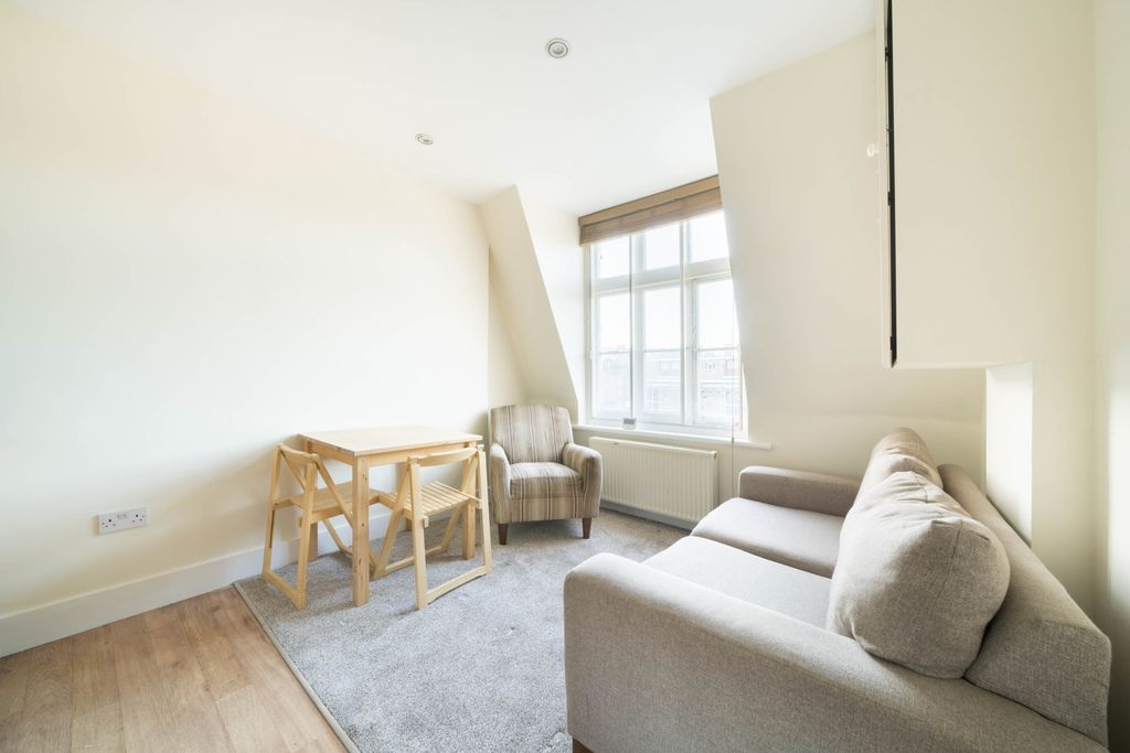 Property photo 1 of 6 Reception/Kitchen View 1