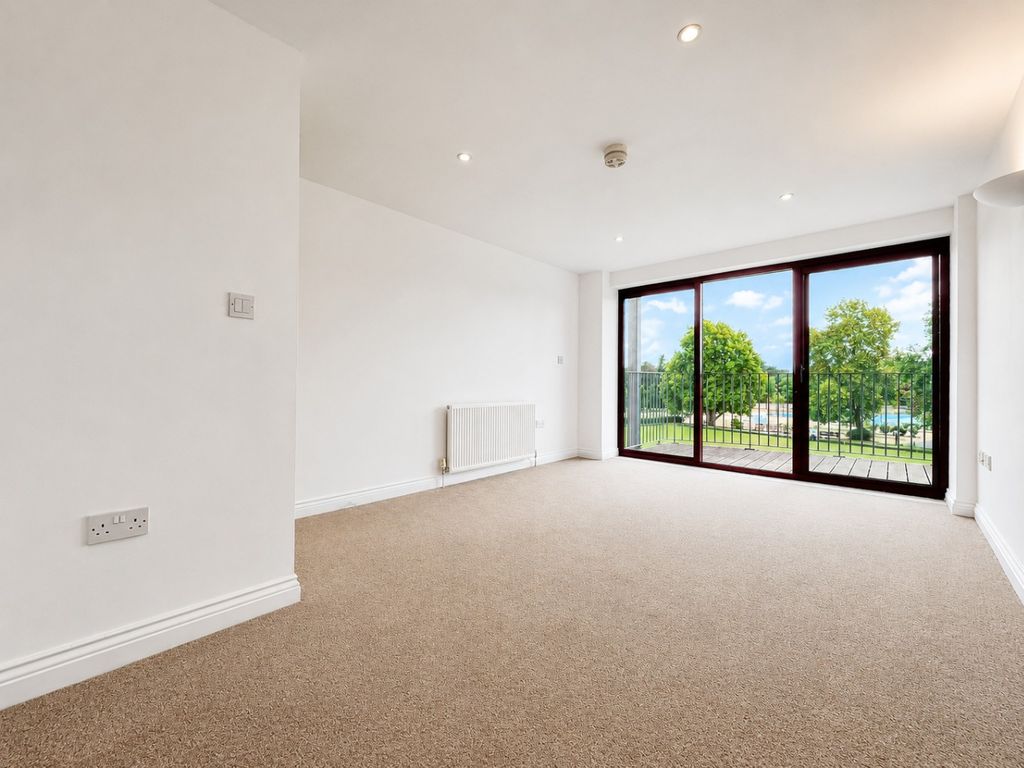 Property photo 2 of 12 5319823