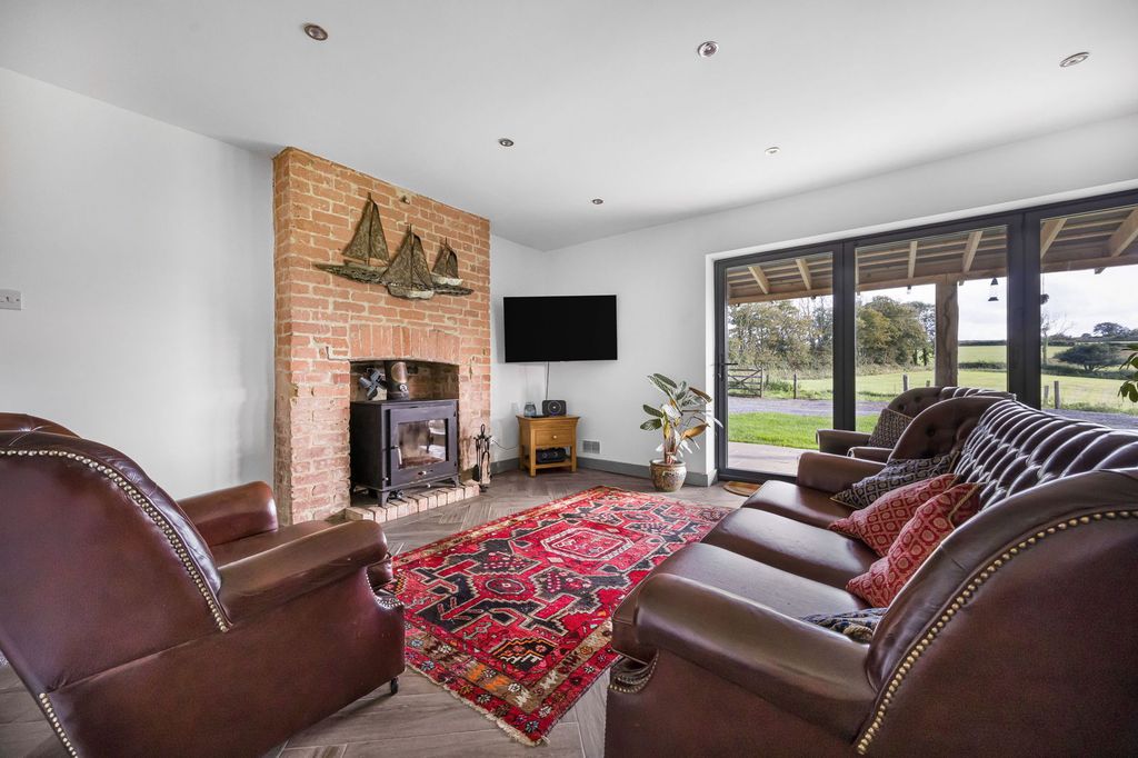 Property photo 3 of 31