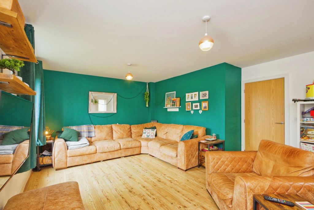 Property photo 3 of 24