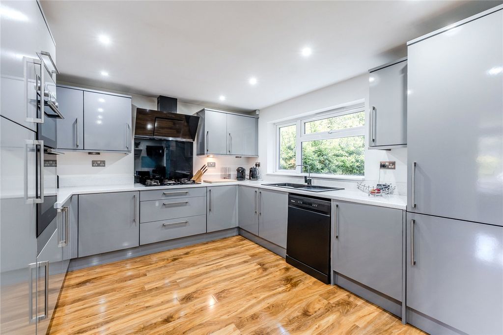 Property photo 3 of 16 Dining Kitchen