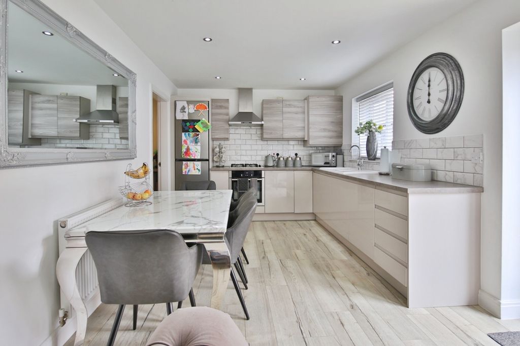 Property photo 1 of 21 4271672