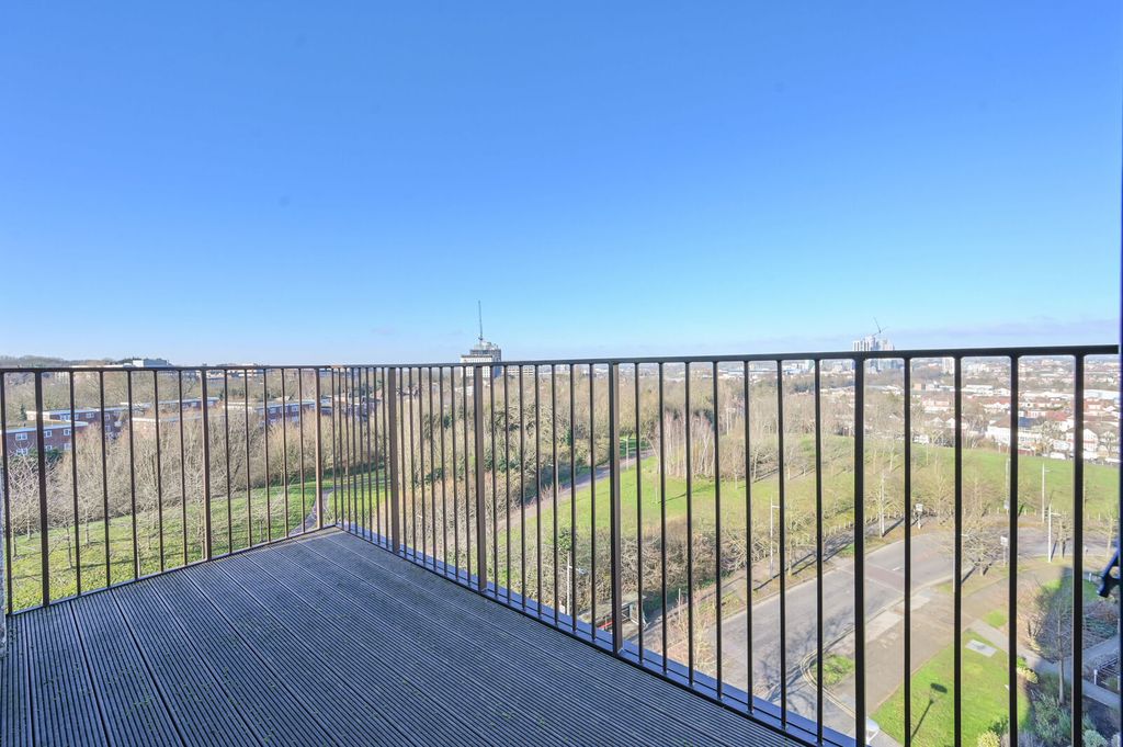 Property photo 3 of 14