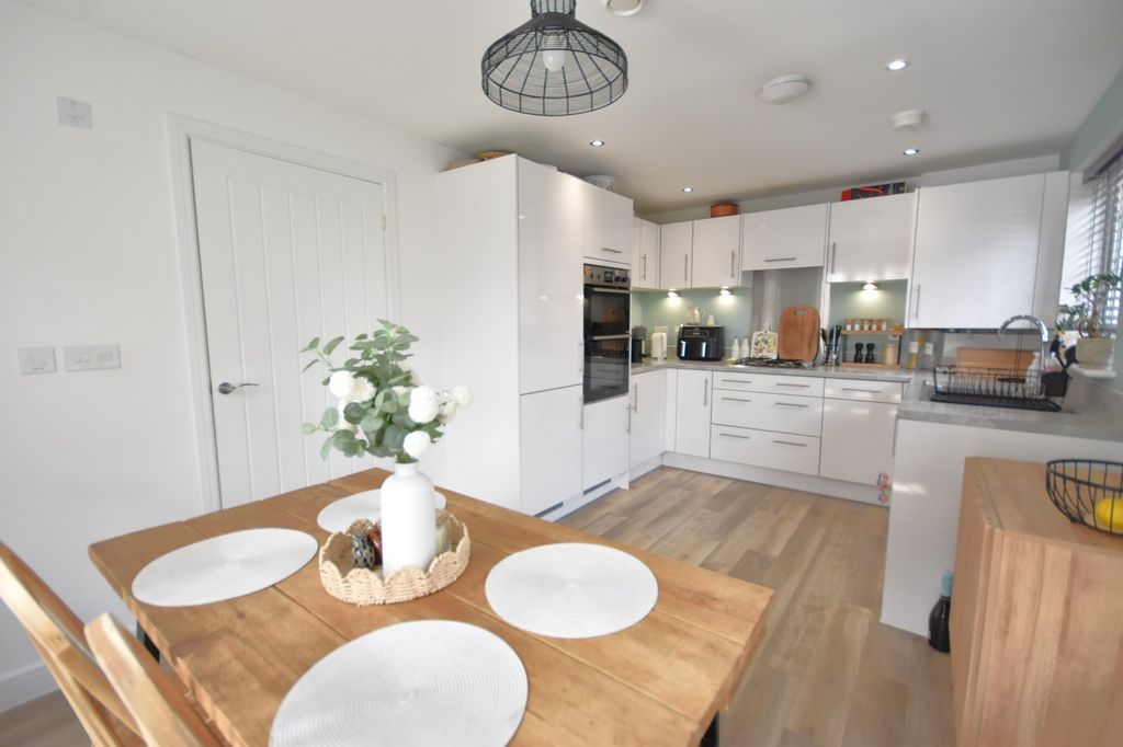 Property photo 2 of 16 Picture No. 15