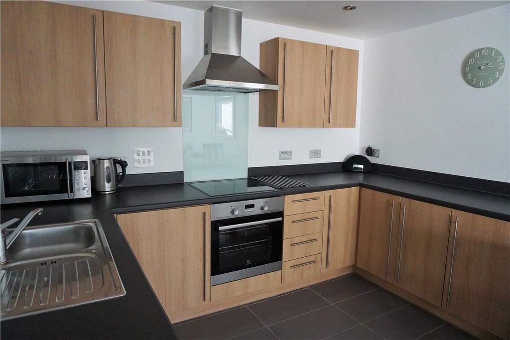 Property photo 3 of 12 Kitchen