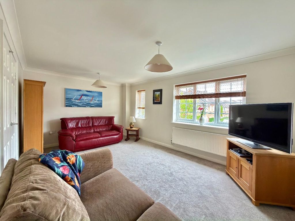 Property photo 2 of 35