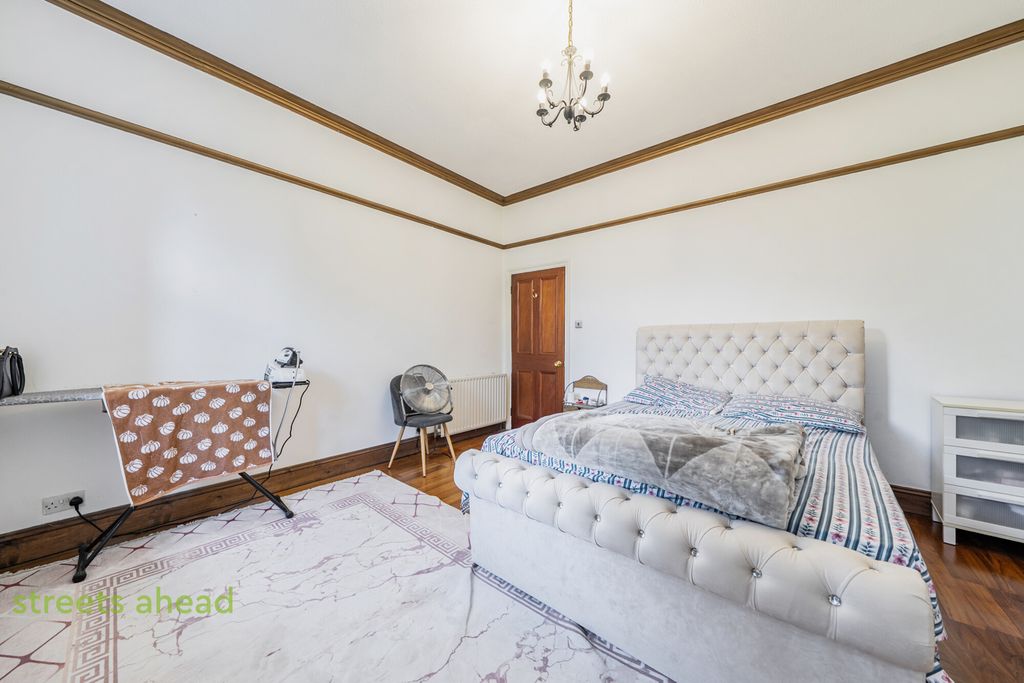 Property photo 3 of 9 16Edc57E-0Ddd-40F...