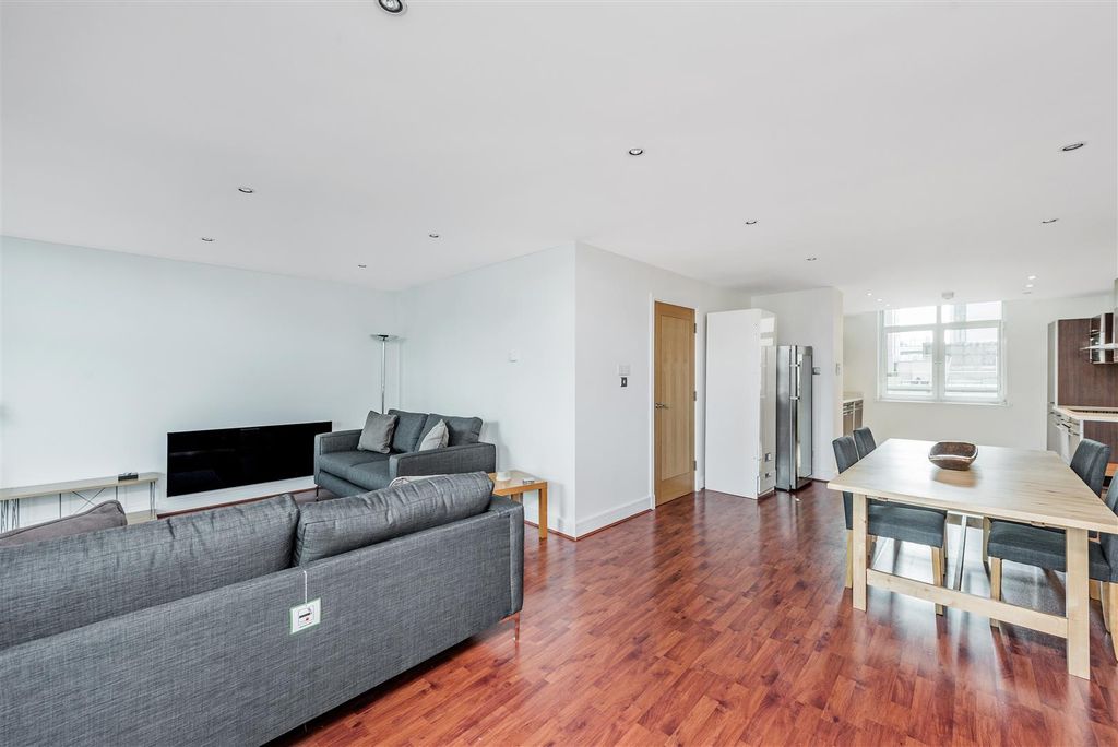 Property photo 3 of 12 Reception