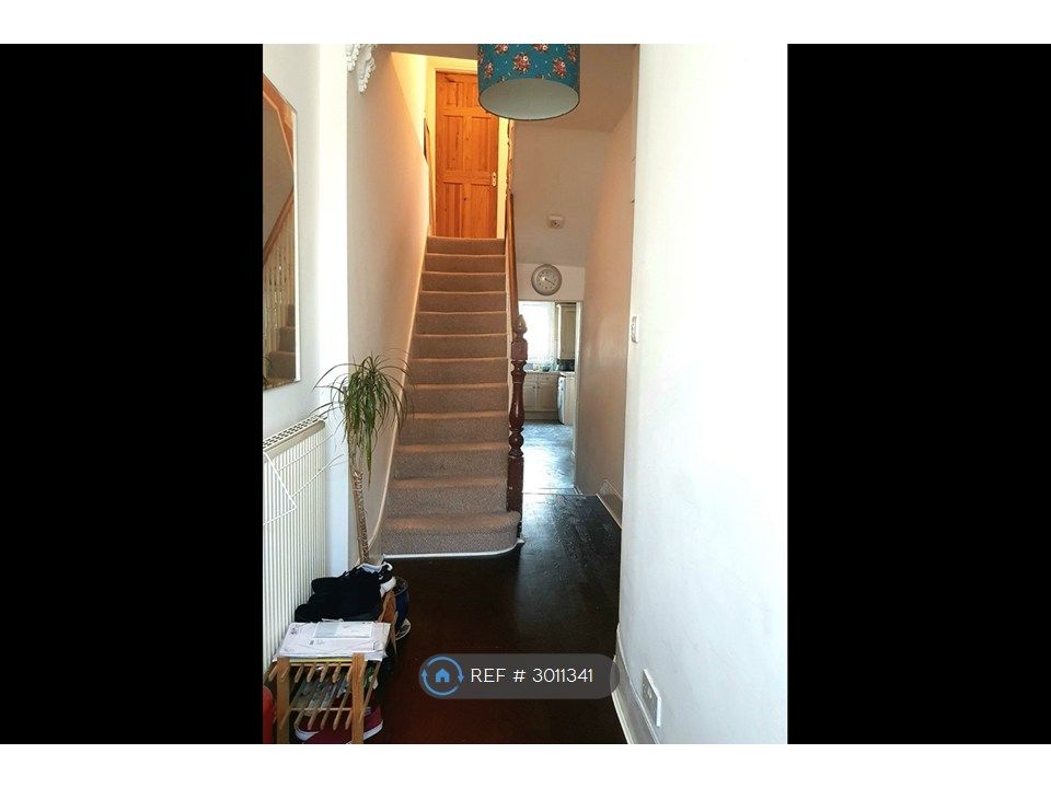 Property photo 3 of 6 Entrance Hall