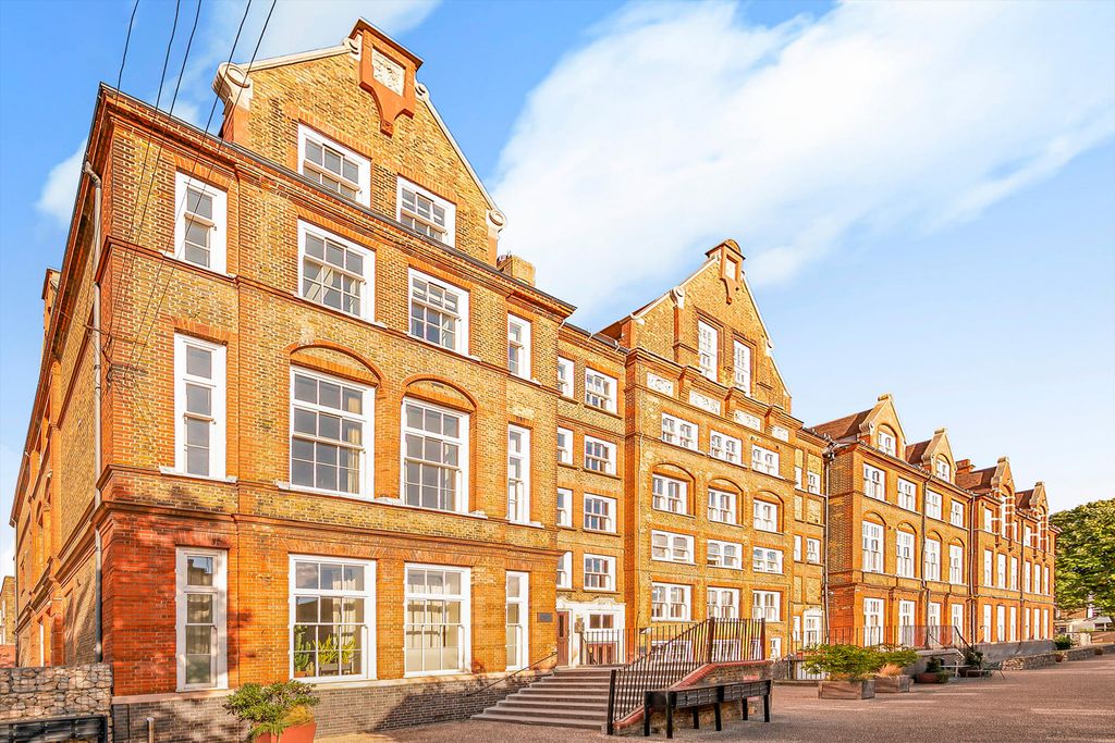 Property photo 1 of 18 Image