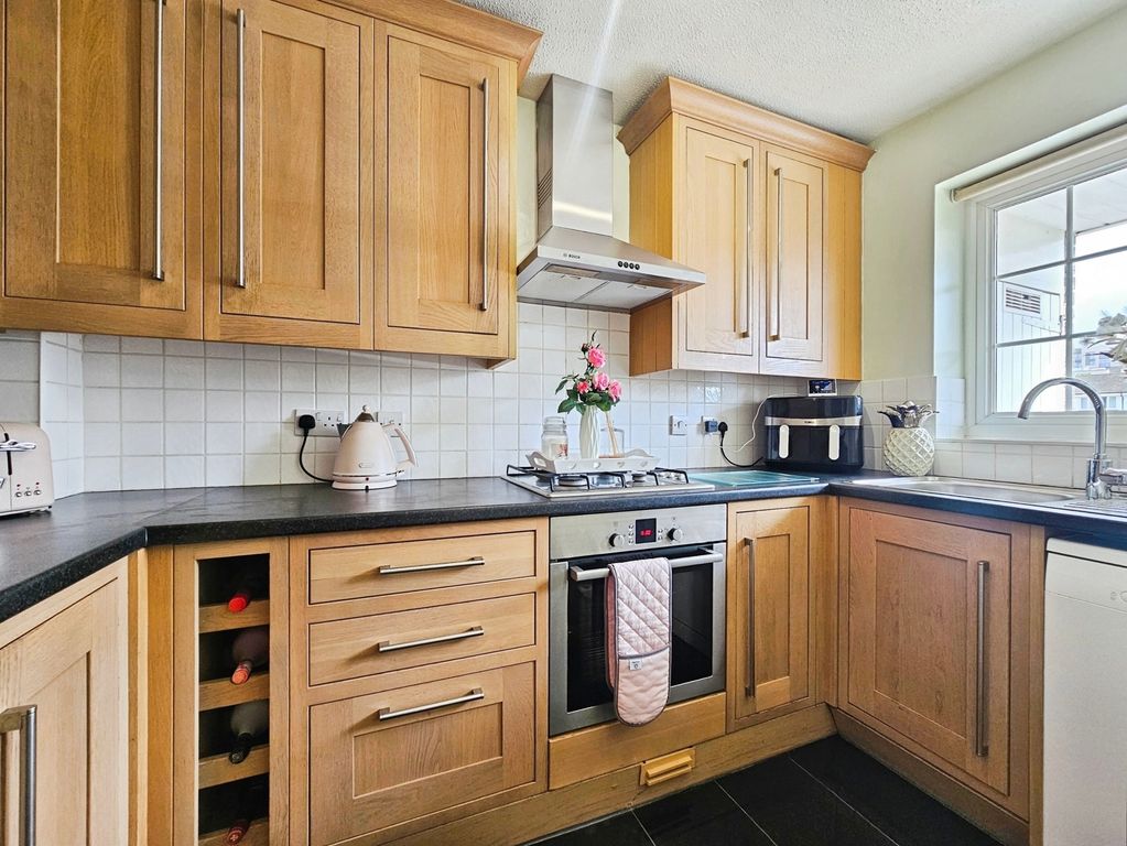 Property photo 3 of 16 Kitchen