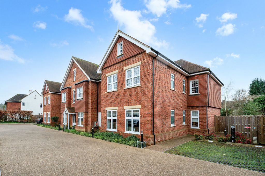 Additional image 16 of 2 bed flat for saleGresham Gardens, Oxted RH8