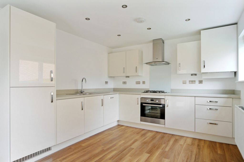 Property photo 2 of 11 Kitchen